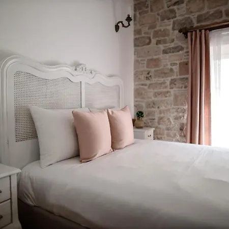 Baris Cunda Hotel