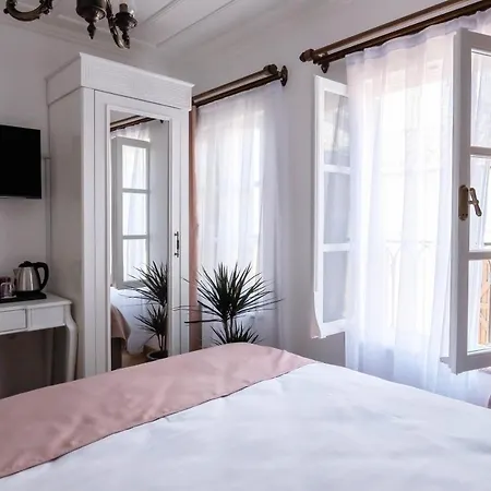 Baris Cunda Hotel