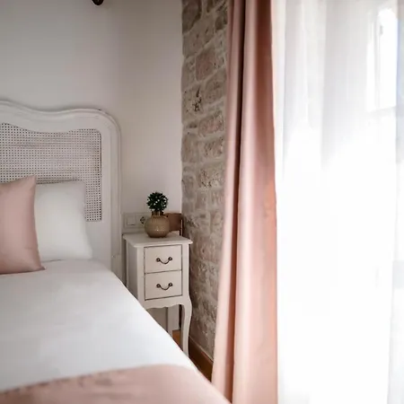 Baris Cunda Hotel